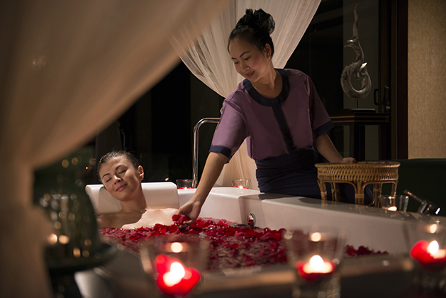 55384026-h1-btvnlc_sn0513_spa_treatment_room_bathtub